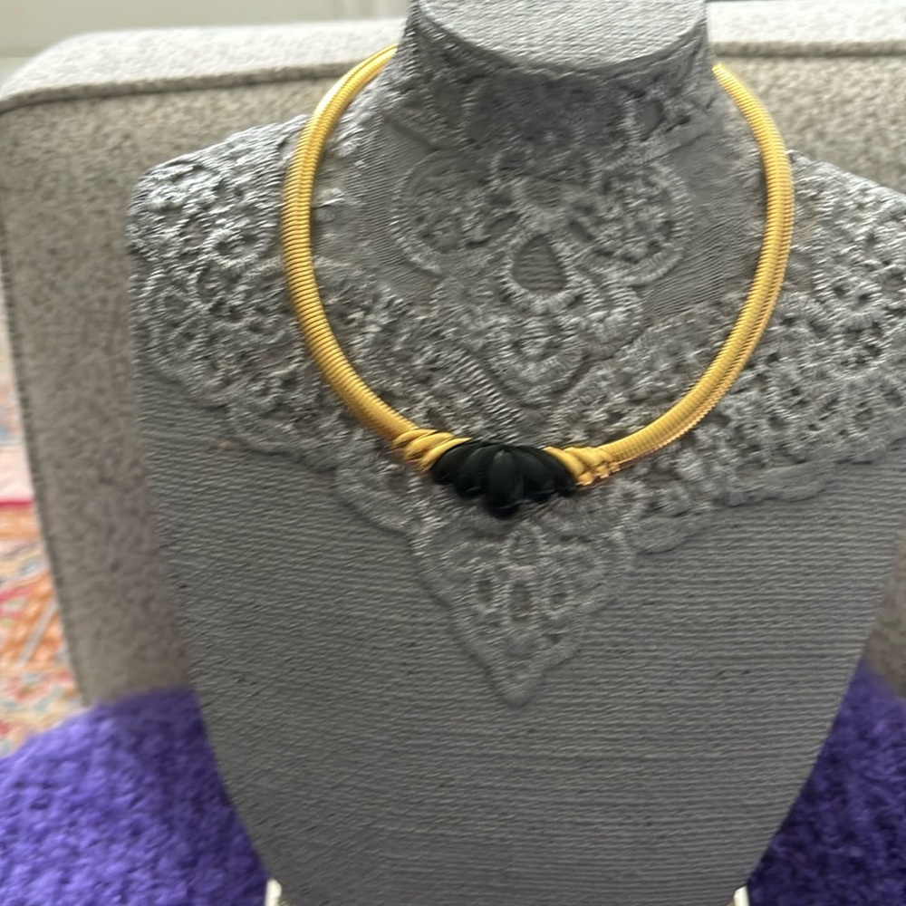 NAPIER VINTAGE NECKLACE